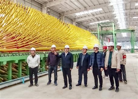 蒙勝益到設備安裝分公司項目調(diào)研指導工作