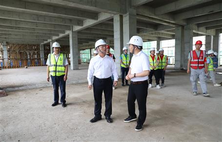 覃振華：勇挑發(fā)展重?fù)?dān) 新征途上創(chuàng)佳績(jī)