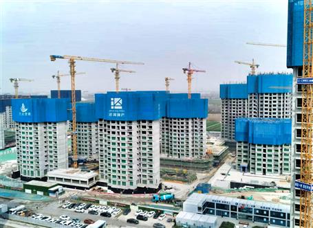 【真抓實(shí)干 奮勇?tīng)?zhēng)先】冶建公司一區(qū)外項(xiàng)目5棟樓陸續(xù)封頂